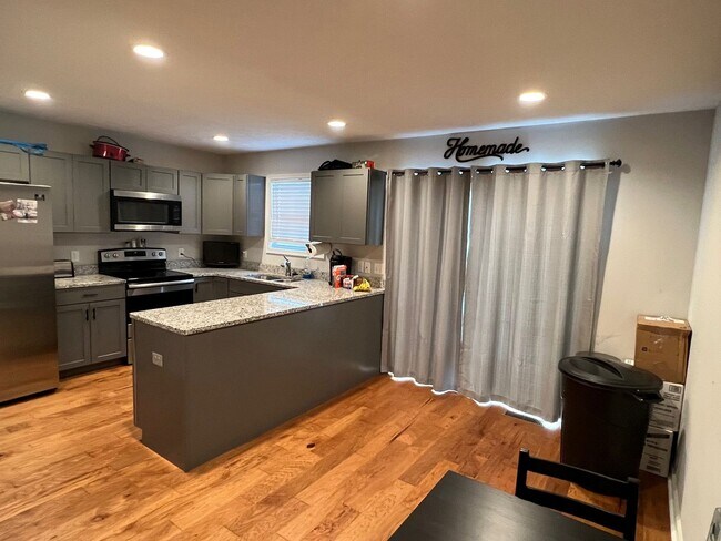 Building Photo - End Unit Townhouse with Garage and Unfinished Basement