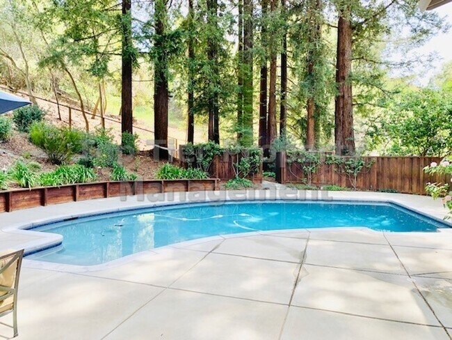 Building Photo - Stunning 4 Bed/3 Bath (plus Office), 3,230 Sqft single-family house at end of cul-de-sac and on l...