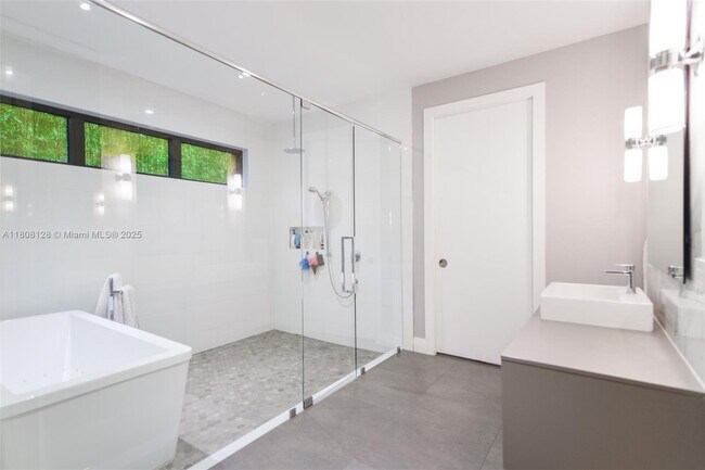 Building Photo - 7940 SW 58th Ct