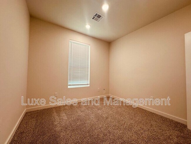 Building Photo - 8229 NW 163rd Ter
