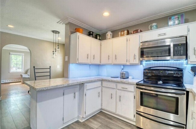 Building Photo - 5 bed 2 bath house close to Concordia and MSUM
