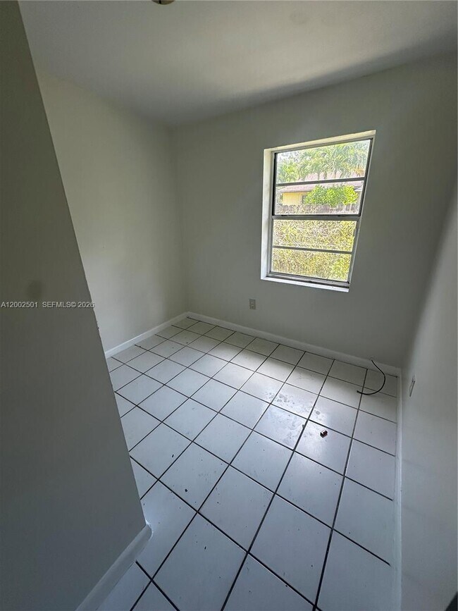 Building Photo - 821 SW 2nd St