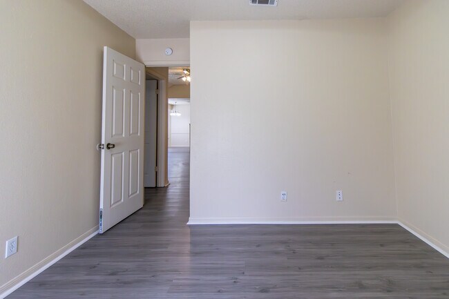 Building Photo - 2608 Coach Dr
