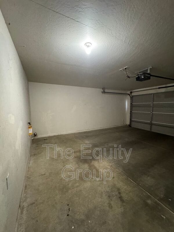 Building Photo - 443 N Park St