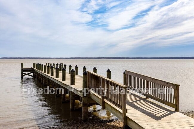 Building Photo - 2425 Morgans Point Dr