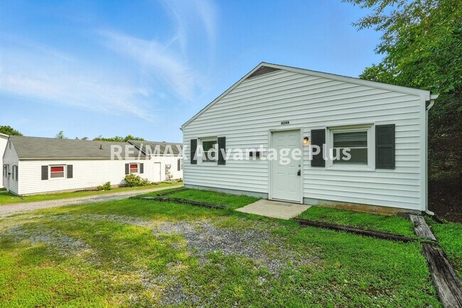 Building Photo - 424 Longwood Ave