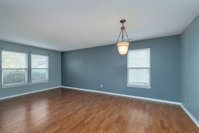Building Photo - Large 4 Bedroom in Fishers!
