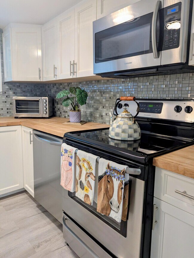 Building Photo - 708 Rambling Dr Cir