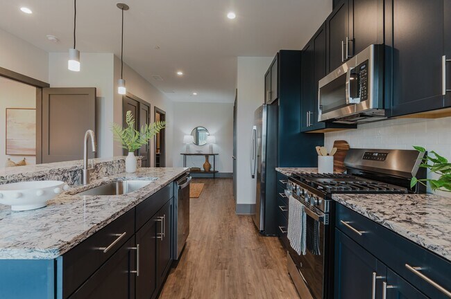 Building Photo - Spacious & Modern Two Bedroom Apartment! *...