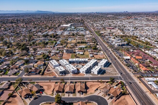 Building Photo - 432 S 32nd St