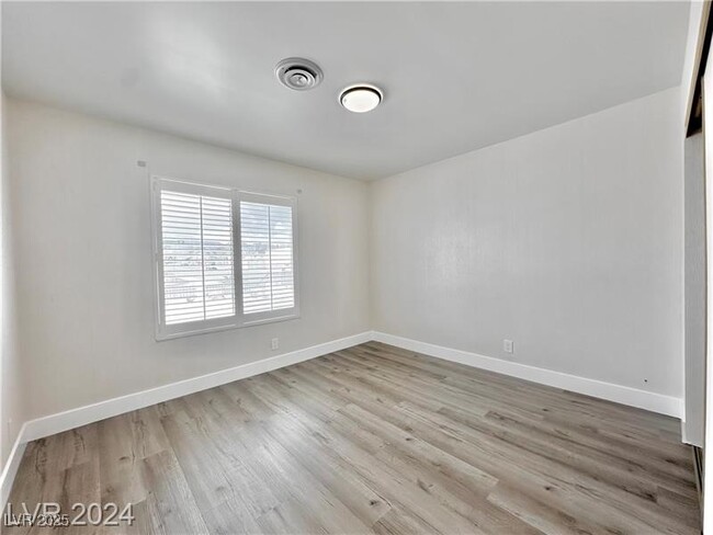 Building Photo - 401 Holcomb