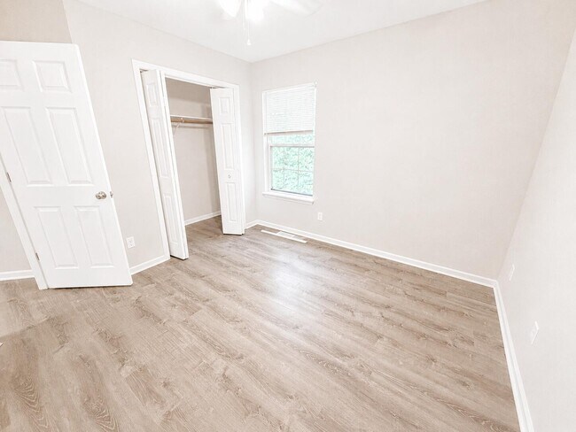 Building Photo - 1318 Valley Creek Ln