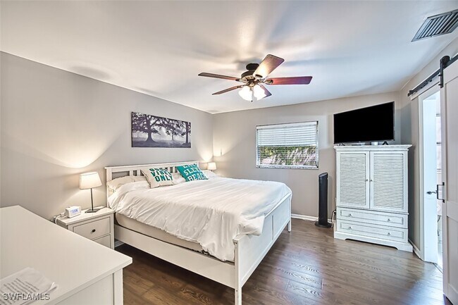 Building Photo - 4459 Flamingo Dr