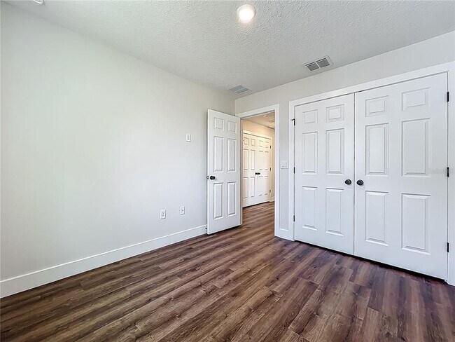 Building Photo - 591 W Osceola St