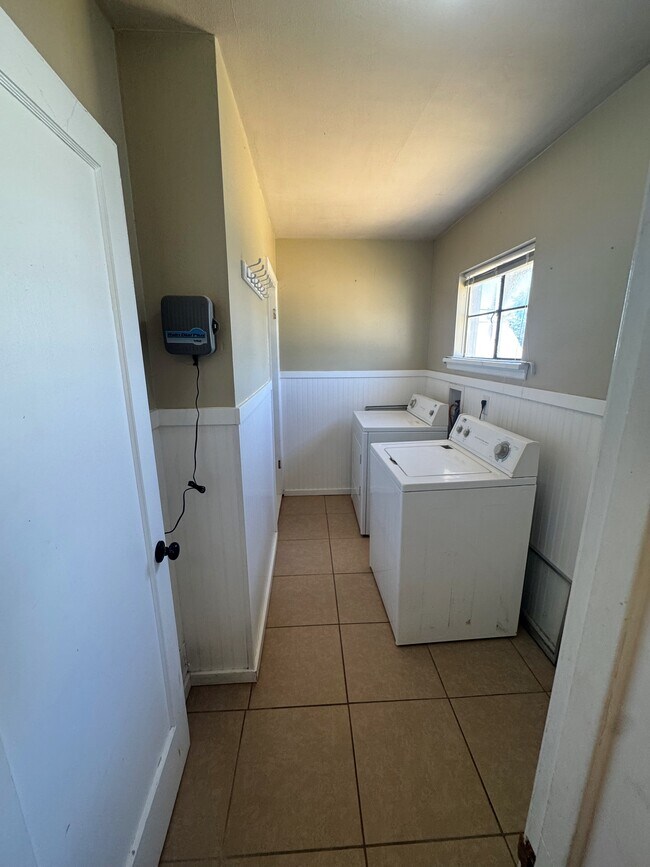 Building Photo - 145 E 1200 S