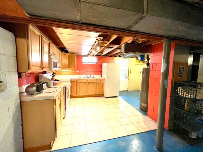 Downstairs Kitchen - 5084 Overbrook Pl