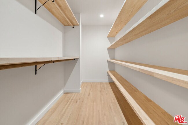 Building Photo - 6116 W 85th Pl