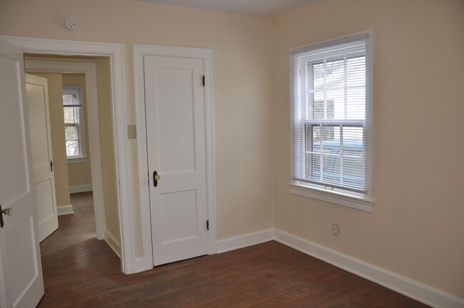 Building Photo - SHORT TERM RENTAL AVAILABLE NOW