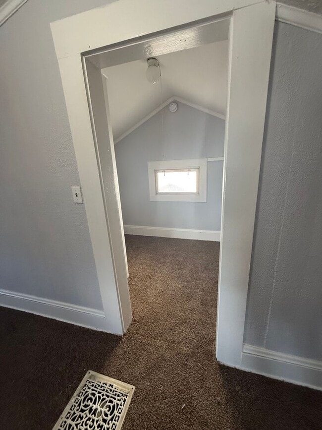 Building Photo - 3bd Single Garfield Hts Section 8