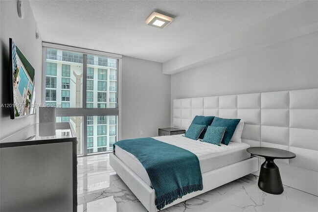 Building Photo - 330 Sunny Isles Blvd