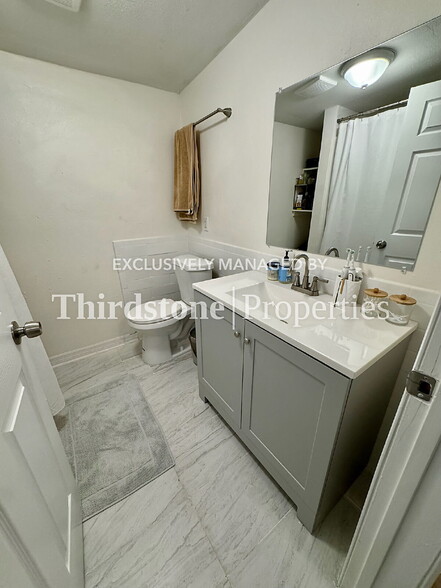 Building Photo - 672 Chestnut St