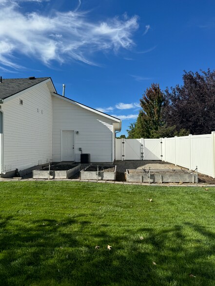 Building Photo - 2598 W Broadmoore Dr