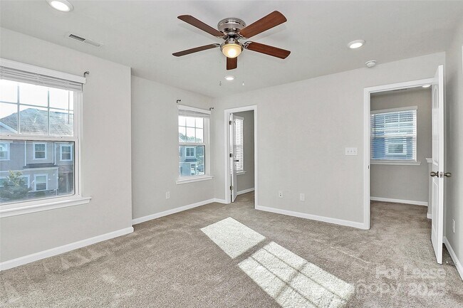 Building Photo - 646 Sagecroft Ln