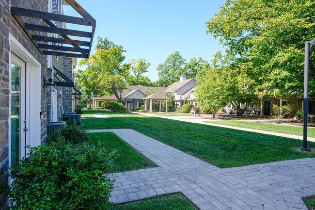 Building Photo - 119 High Pointe Dr