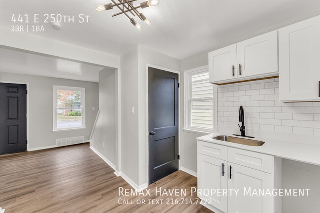 Building Photo - 441 E 250th St