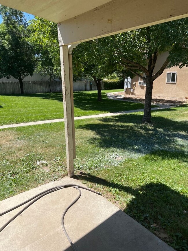 Building Photo - Great 3 Bedroom 2 Bath unit