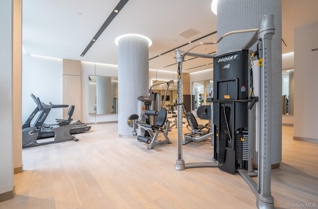 Building Photo - 136-18 Maple Ave