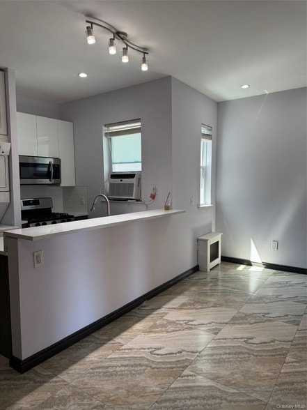 Building Photo - 7305 Metropolitan Avenue