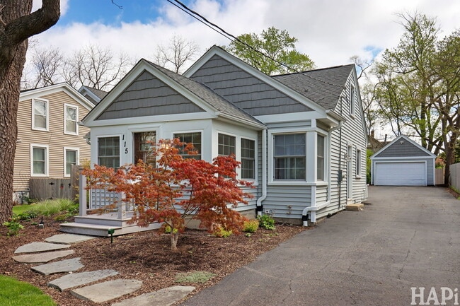 Building Photo - 115 N Hager Ave