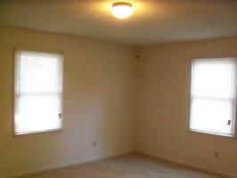 Building Photo - 424 N Linwood Ave