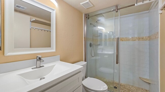 Building Photo - Awesome 2bd/2ba Condo close to Tempe Town Lake, ASU, Sky Harbor, Freeway Access and Light Rail.