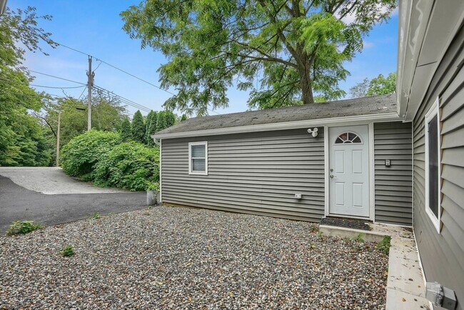 Building Photo - 763 Route 9W-SI ID1466556P