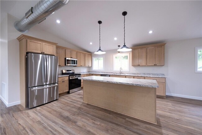 Building Photo - 1165 Kings Ln