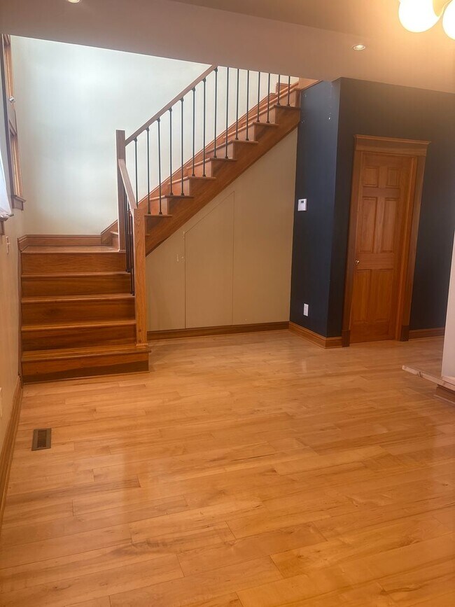 Building Photo - Renovated single family home for rent