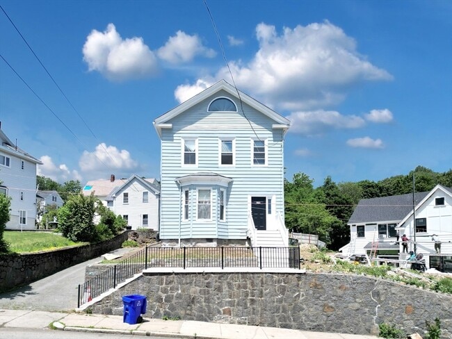 Building Photo - 419 Poplar St