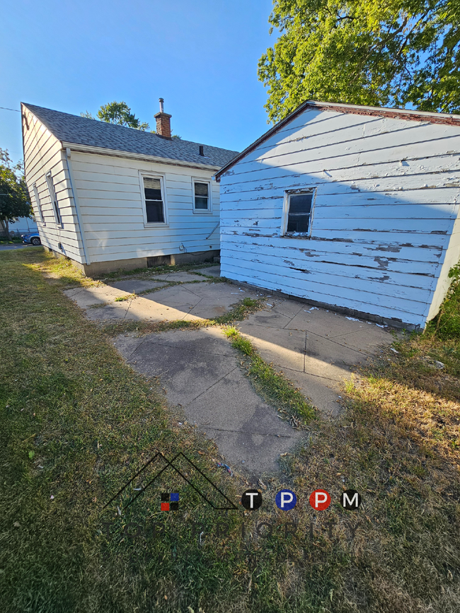 Building Photo - 2 Bedroom | 1 Bathroom Single Family Home ...