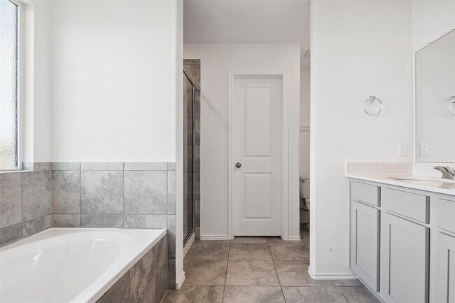 Building Photo - 105 Canley Lp