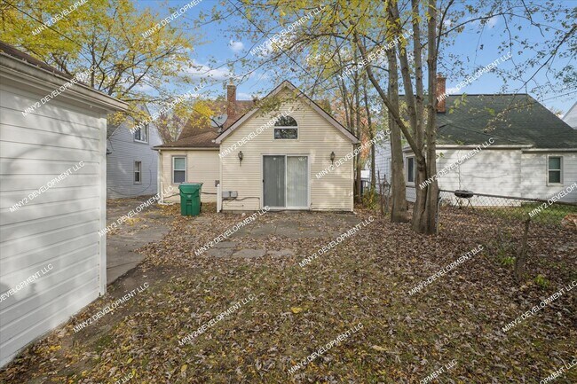 Building Photo - 17678 Lincoln Ave