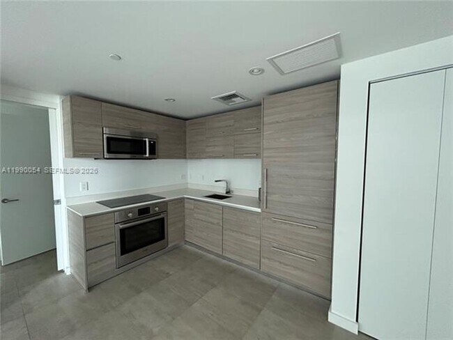 Building Photo - 1300 S Miami Ave