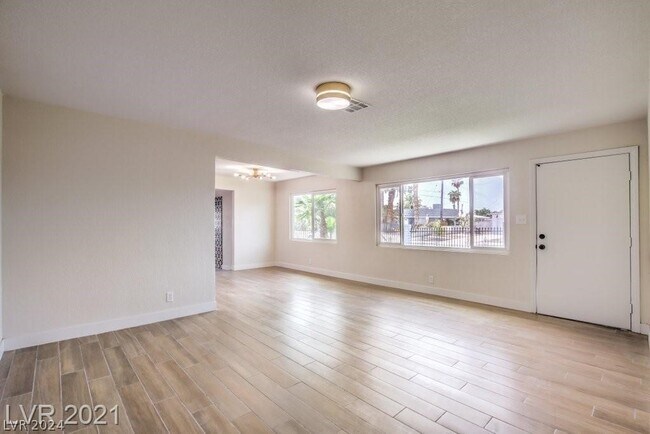 Building Photo - 829 E Oakey Blvd
