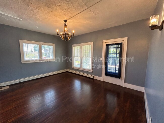 Building Photo - 428-428 S Westnedge Ave