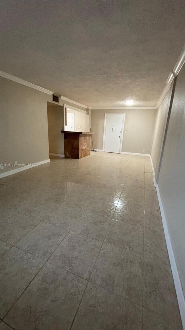 Building Photo - 1913 S Ocean Dr