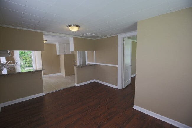 Building Photo - Charming 2-Bedroom Home in an Excellent Location – Priced to Move!