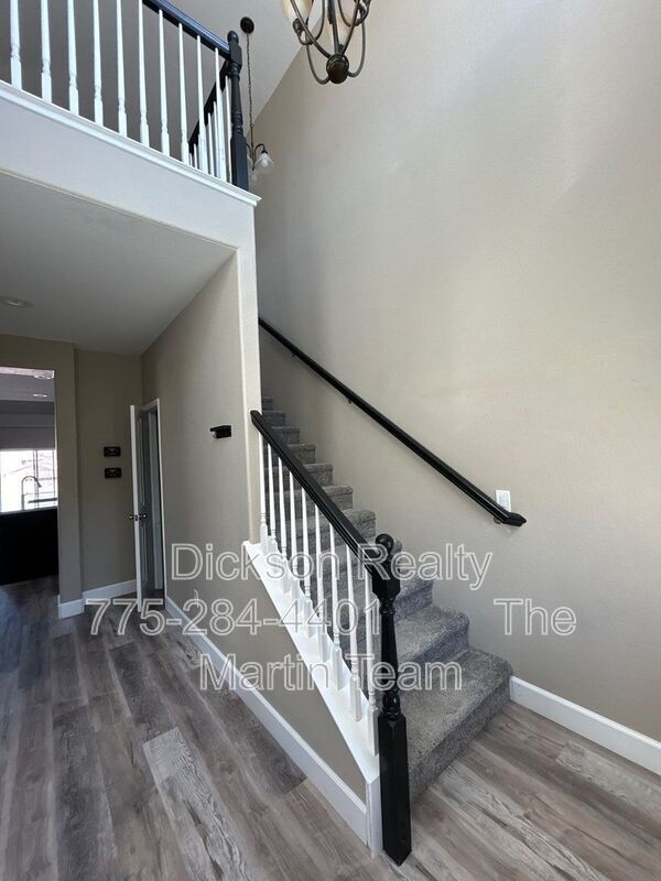 Building Photo - 600 Panama Dr