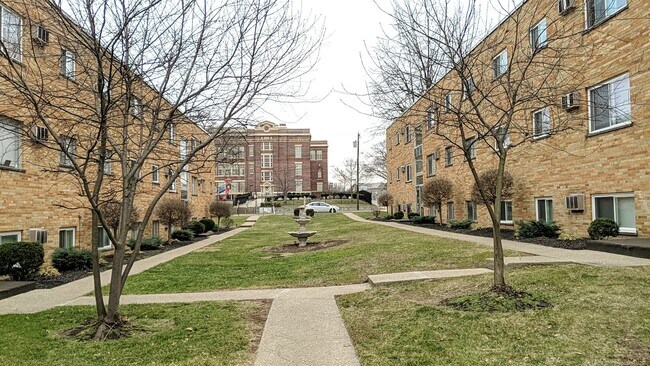 Courtyard - 3339 Epworth Ave