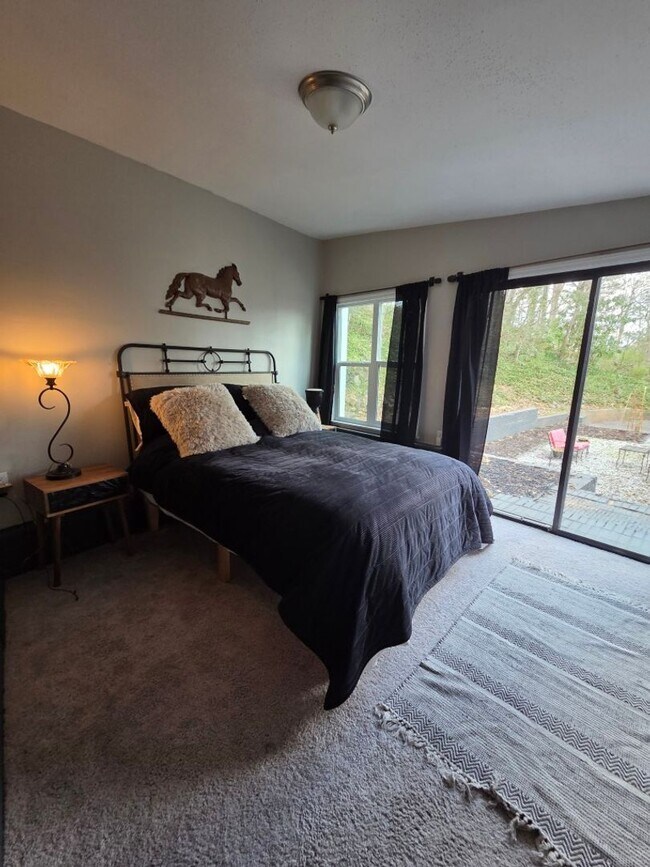 Building Photo - $1,800 - 3 Bedroom 2 Bathroom Gorgeous and Unique Furnished House in Webster